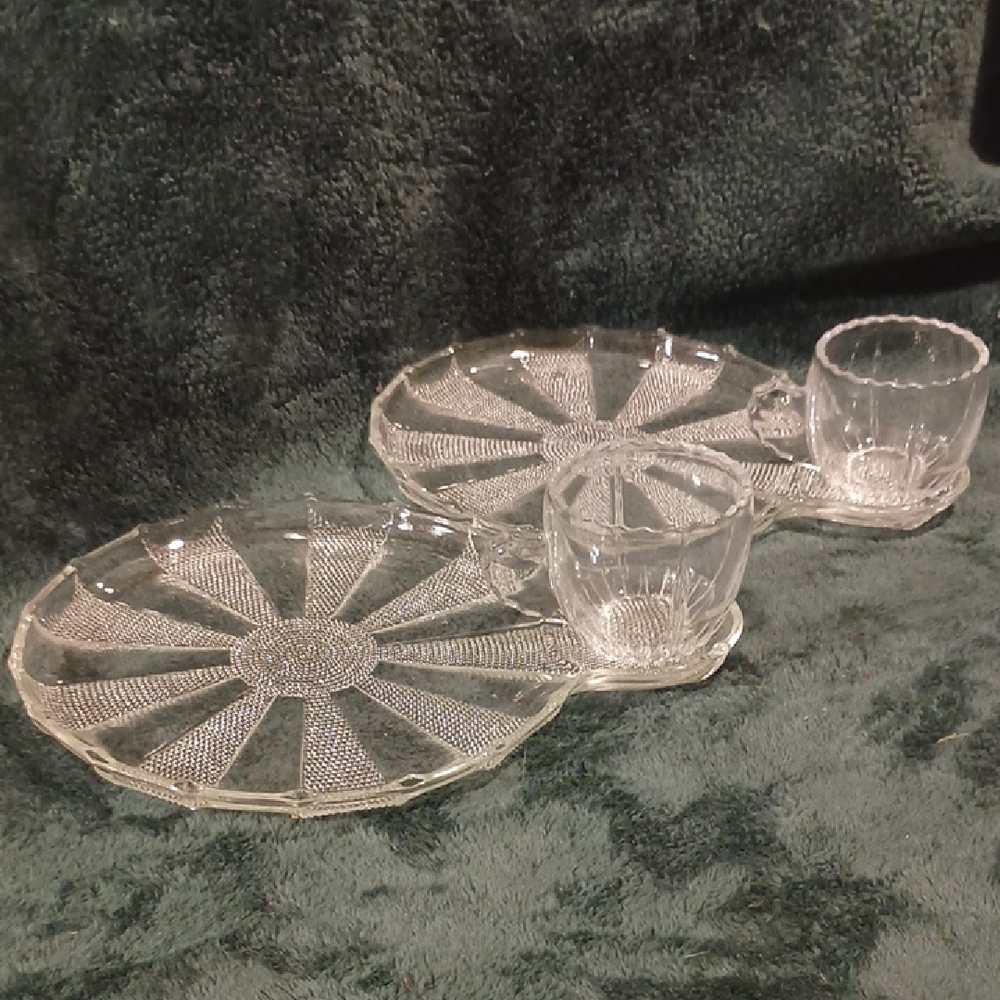 Vintage Jeanette Dew Drop Clear Glass Snack Set of 2. NO CALL OUTS